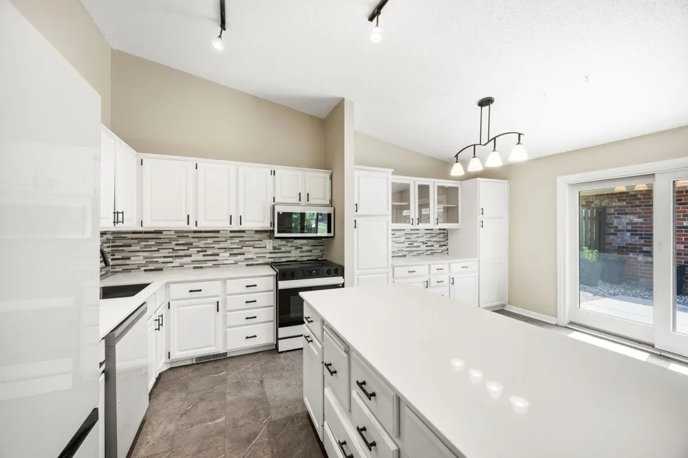 9712 Cimarron Circle Minnetonka, MN 55305