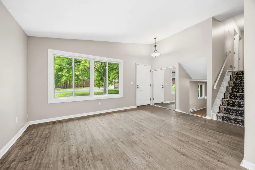 9712 Cimarron Circle Minnetonka, MN 55305
