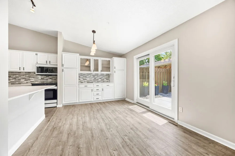 9712 Cimarron Circle Minnetonka, MN 55305