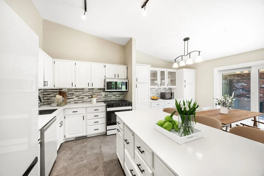 9712 Cimarron Circle Minnetonka, MN 55305