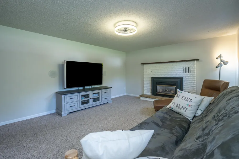 13498 Meredith Drive Baxter, MN 56425