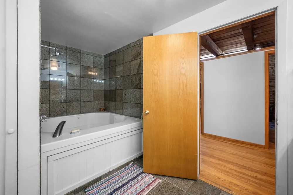 716 1st Street #534 Minneapolis, MN 55401