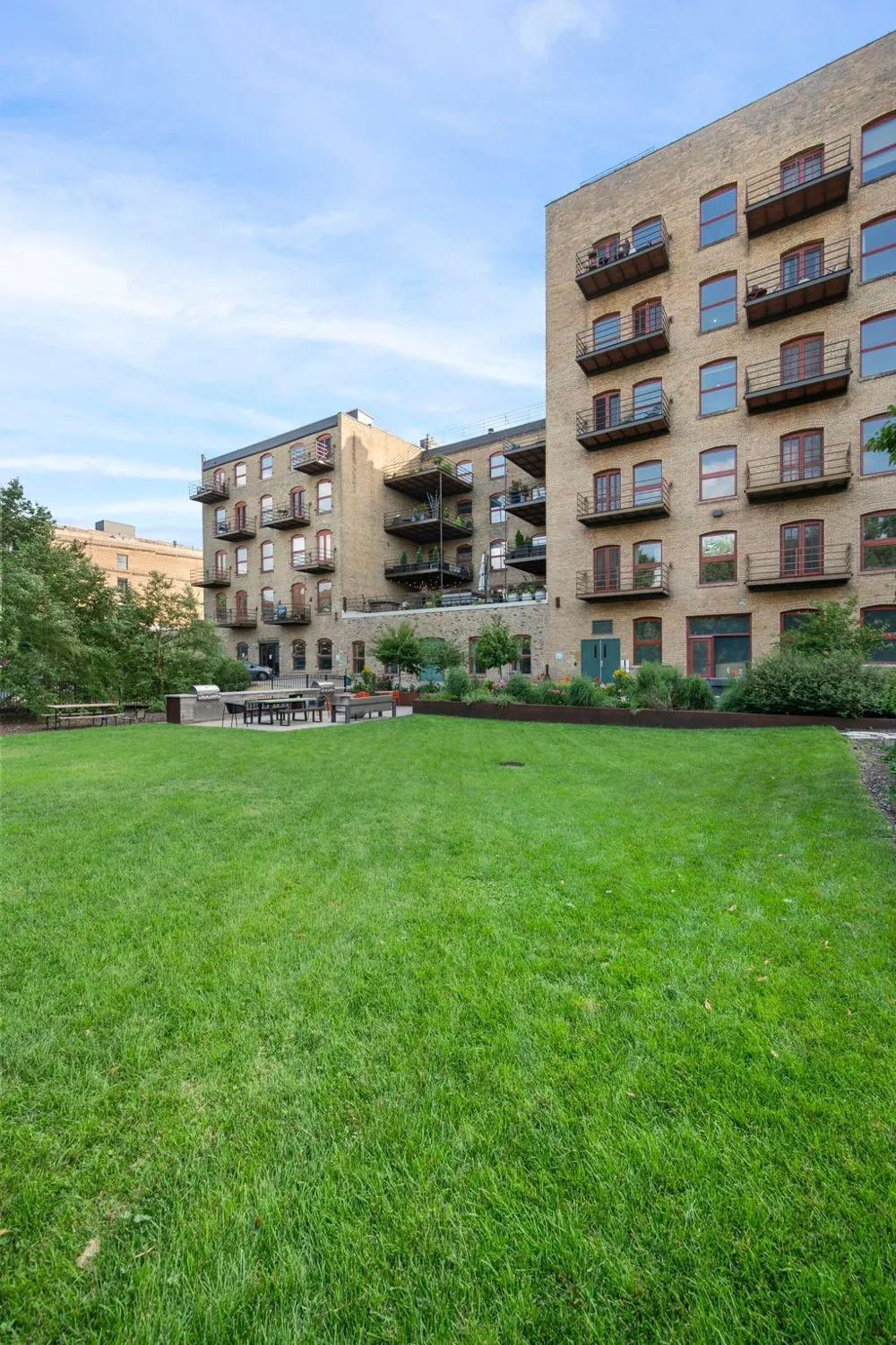 716 1st Street #534 Minneapolis, MN 55401