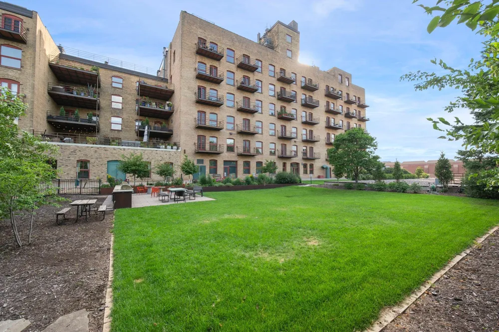 716 1st Street #534 Minneapolis, MN 55401