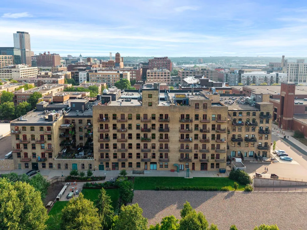 716 1st Street #534 Minneapolis, MN 55401