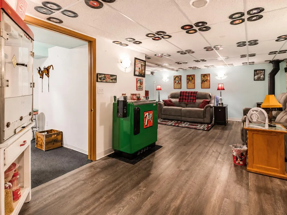 10 Buck Avenue NE Madelia, MN 56062