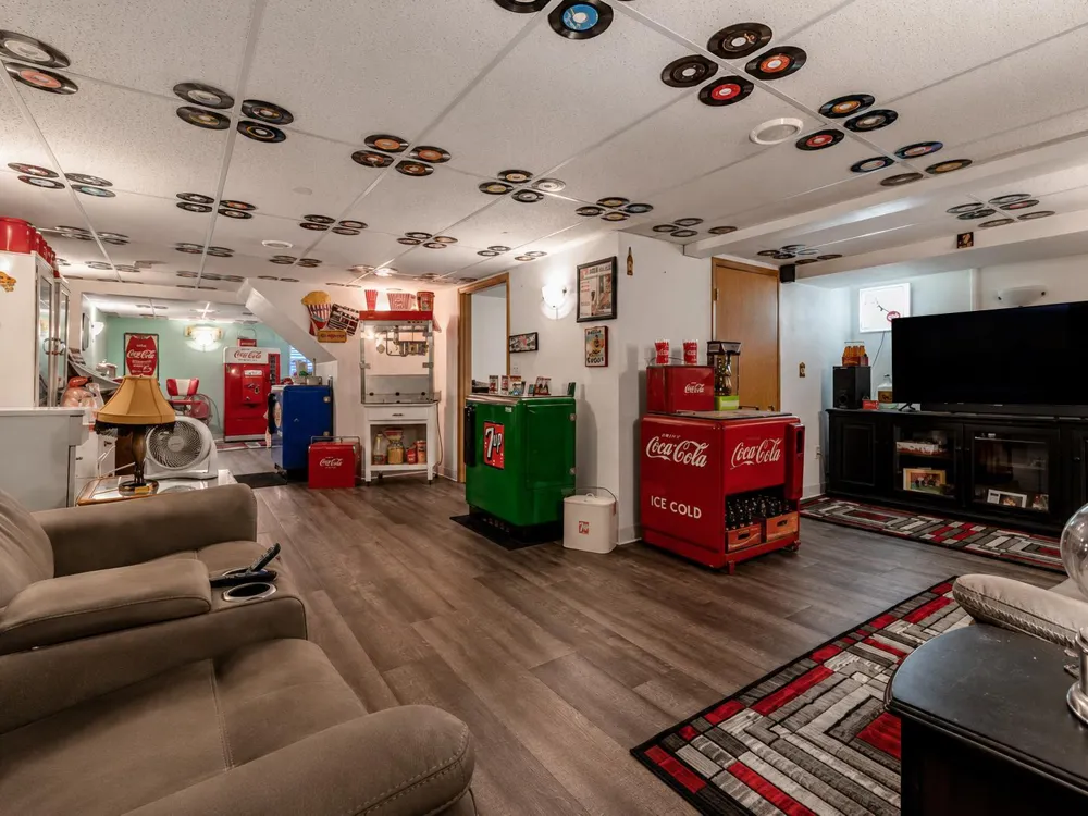 10 Buck Avenue NE Madelia, MN 56062