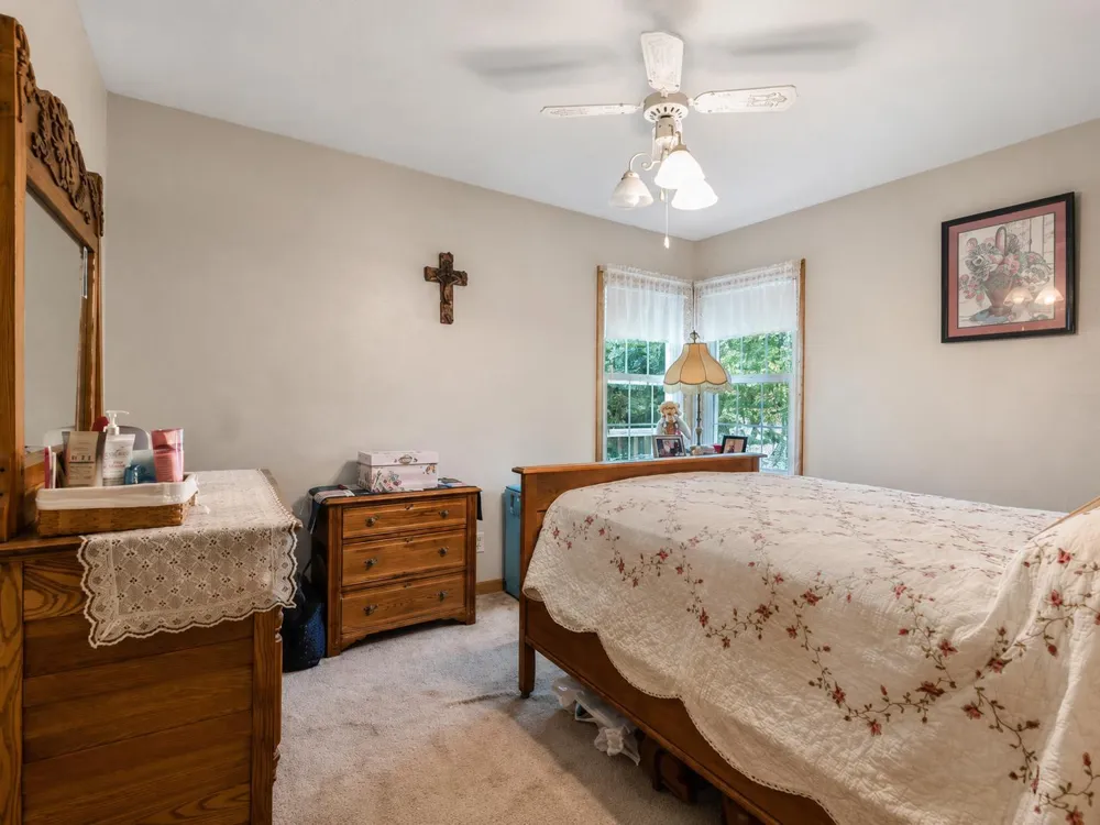 10 Buck Avenue NE Madelia, MN 56062