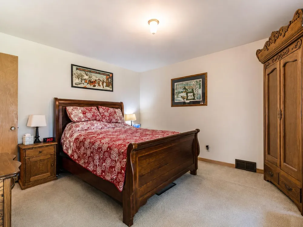 10 Buck Avenue NE Madelia, MN 56062