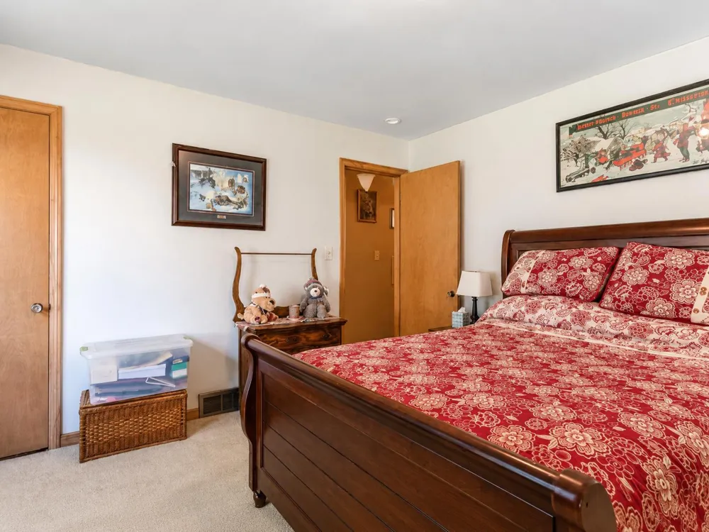 10 Buck Avenue NE Madelia, MN 56062