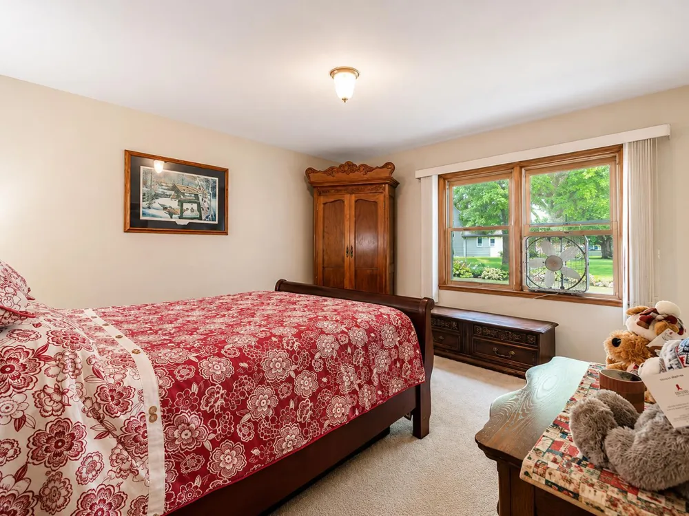 10 Buck Avenue NE Madelia, MN 56062