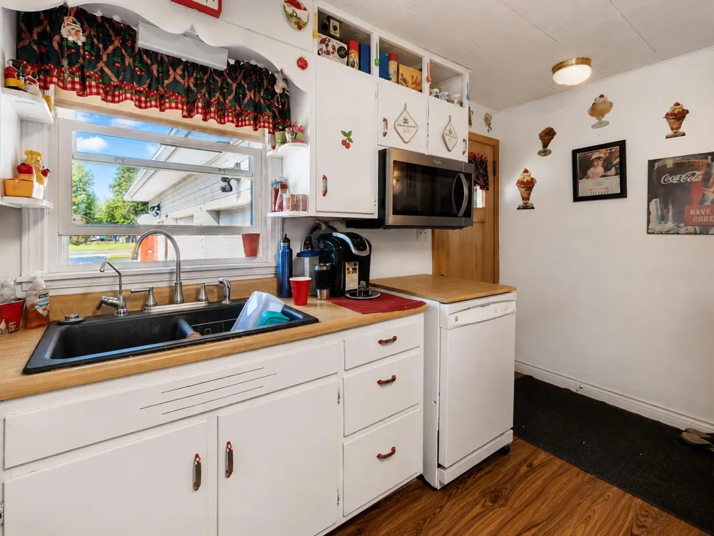 10 Buck Avenue NE Madelia, MN 56062
