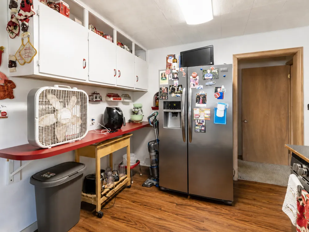 10 Buck Avenue NE Madelia, MN 56062