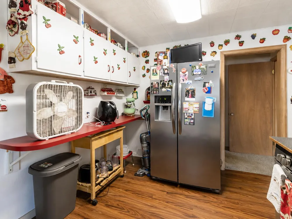 10 Buck Avenue NE Madelia, MN 56062