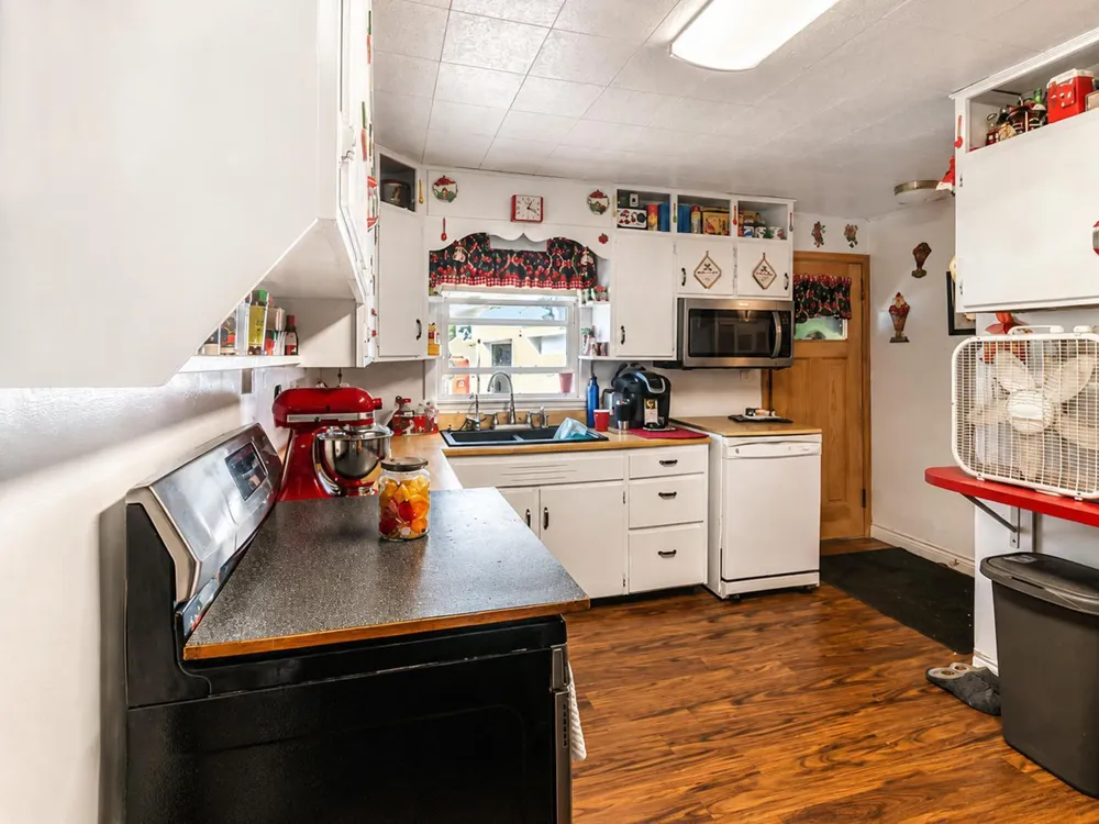 10 Buck Avenue NE Madelia, MN 56062