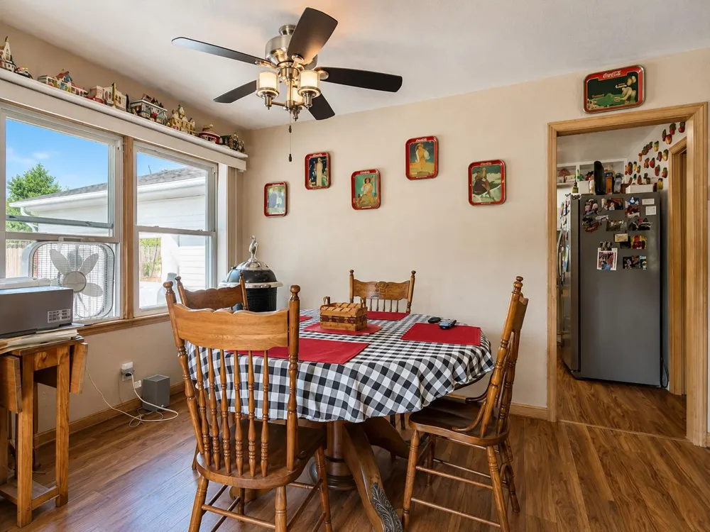10 Buck Avenue NE Madelia, MN 56062