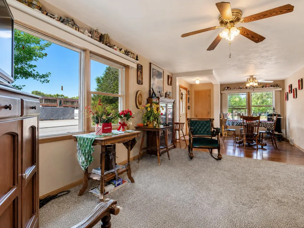 10 Buck Avenue NE Madelia, MN 56062