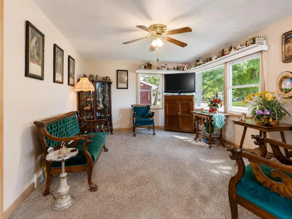 10 Buck Avenue NE Madelia, MN 56062