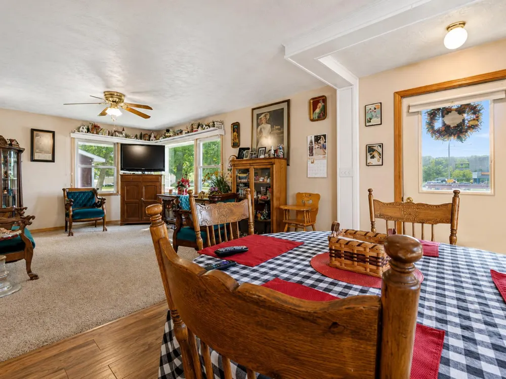 10 Buck Avenue NE Madelia, MN 56062