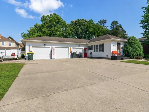 10 Buck Avenue NE