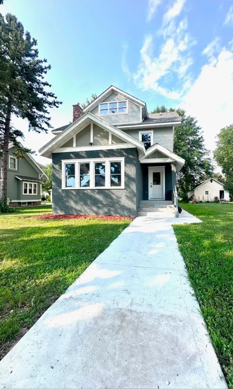 318 2nd Street W