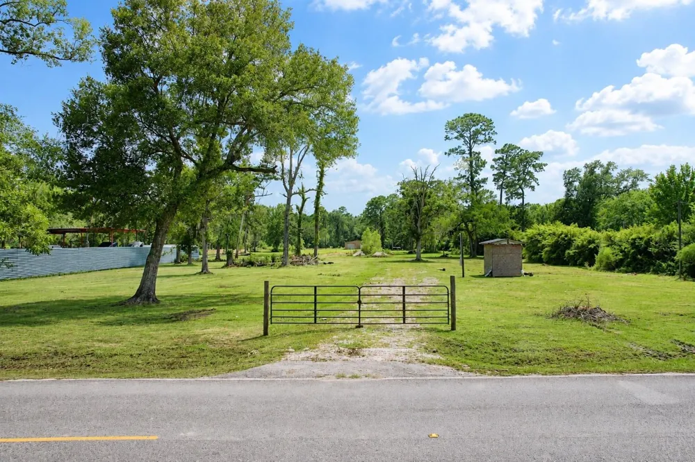 20435 Shady Lane Crosby, TX 77532