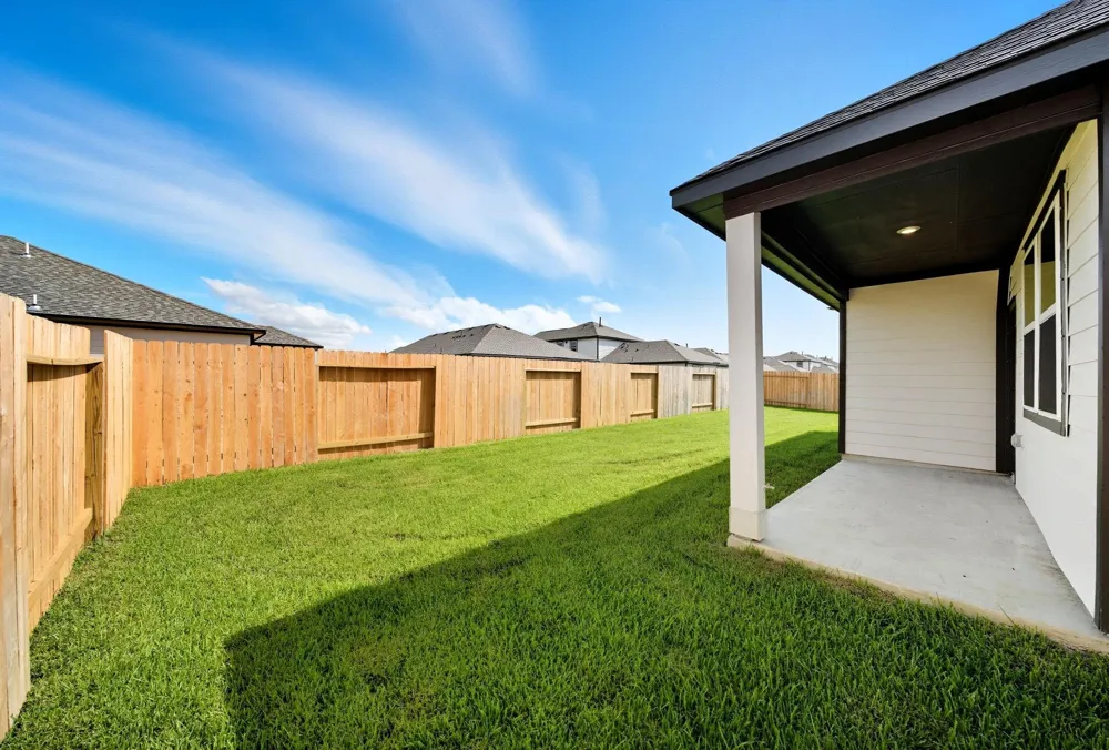 103 Bentwater Lane Clute, TX 77531
