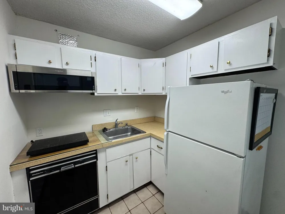 2059 HUNTINGTON AVENUE #1008 Alexandria, VA 22303