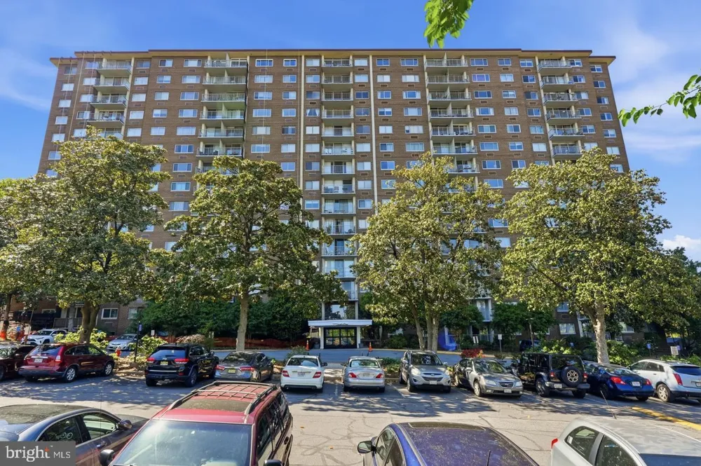 2059 HUNTINGTON AVENUE #1008 Alexandria, VA 22303