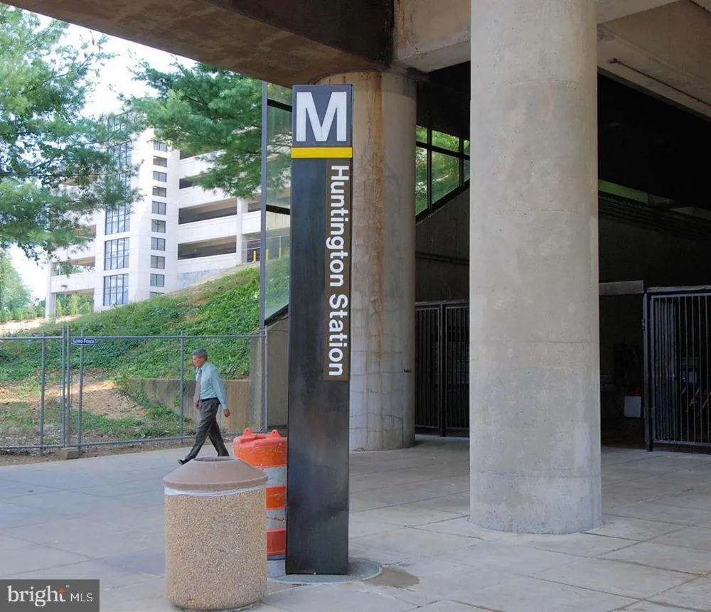 2059 HUNTINGTON AVENUE #1008 Alexandria, VA 22303