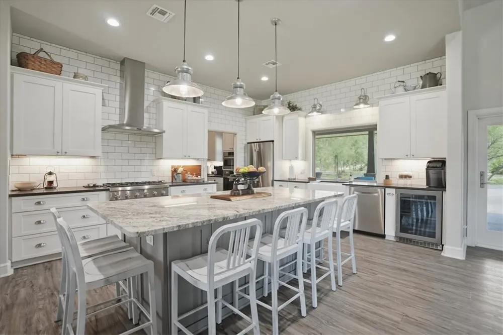 6137 Main Mathis, TX 78368