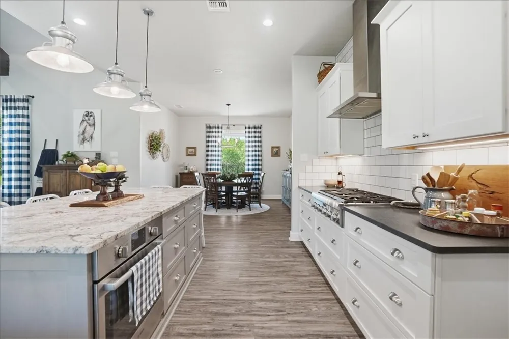 6137 Main Mathis, TX 78368