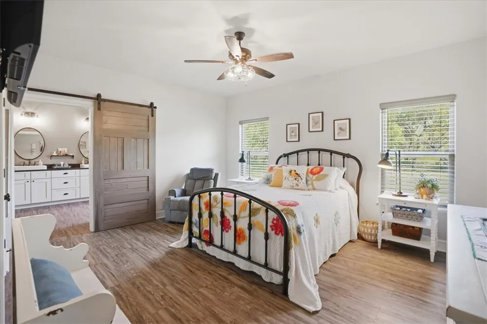 6137 Main Mathis, TX 78368