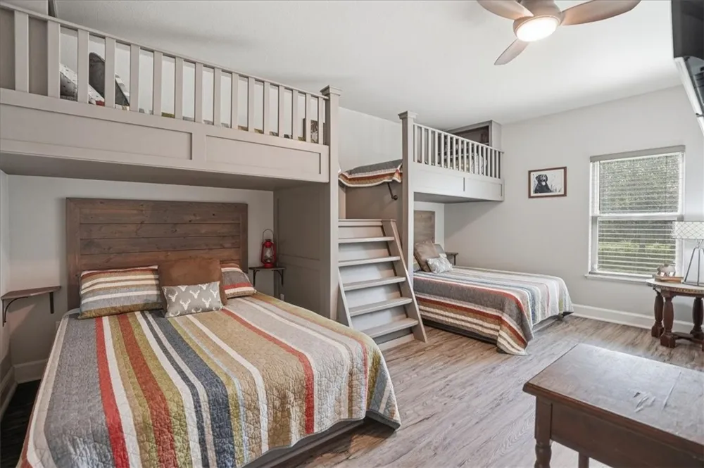 6137 Main Mathis, TX 78368