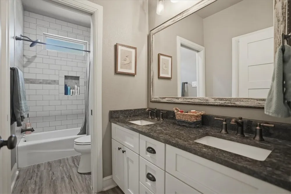 6137 Main Mathis, TX 78368