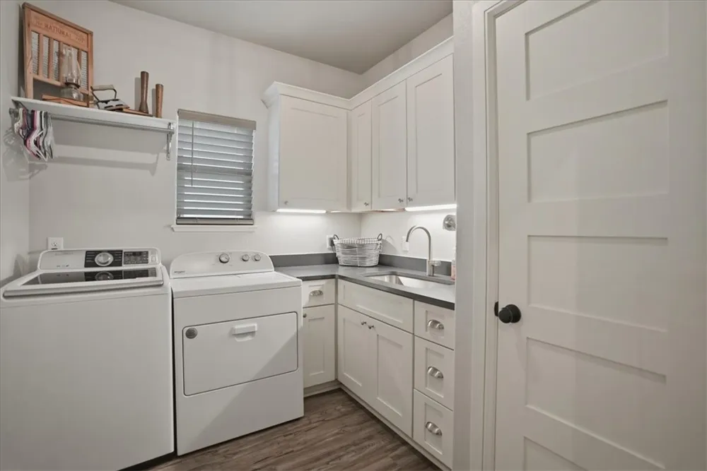 6137 Main Mathis, TX 78368