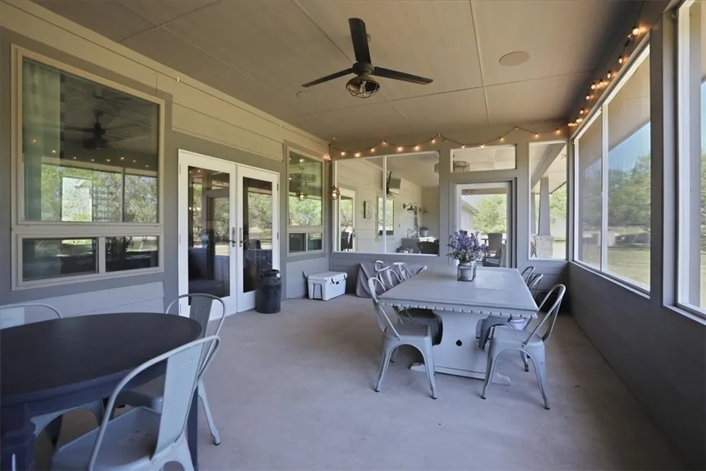 6137 Main Mathis, TX 78368