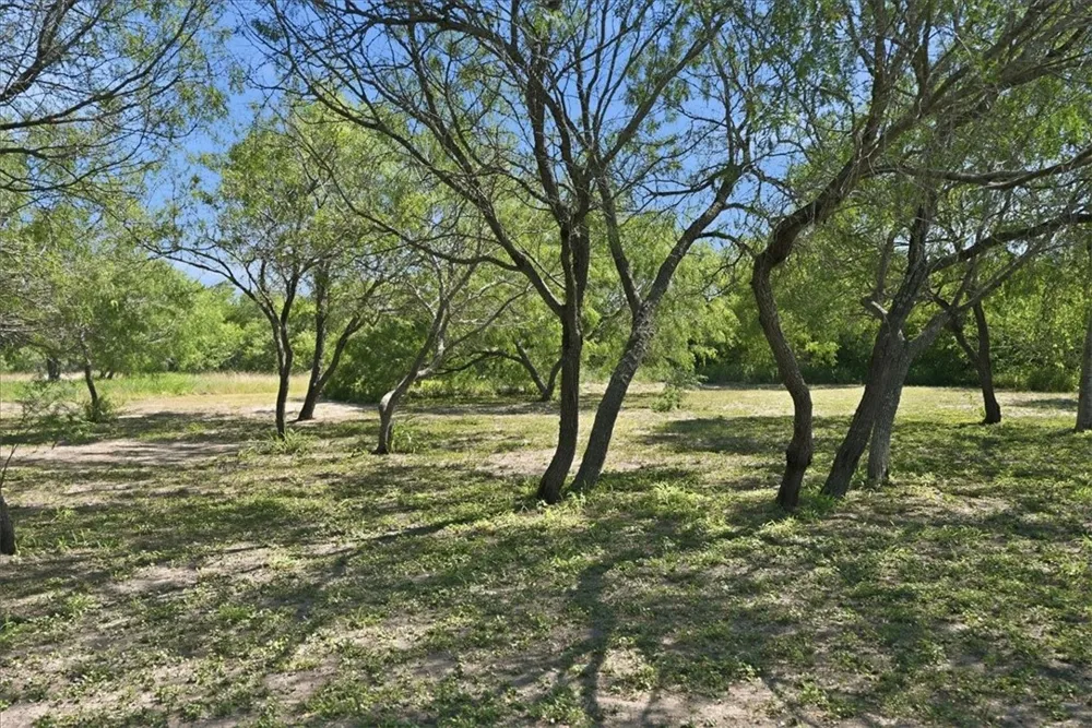 6137 Main Mathis, TX 78368