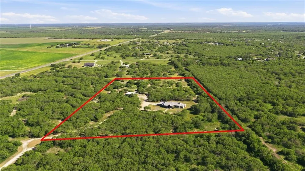 6137 Main Mathis, TX 78368