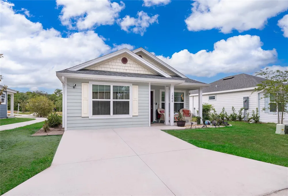 1360 COTTAGE CIRCLE Tavares, FL 32778