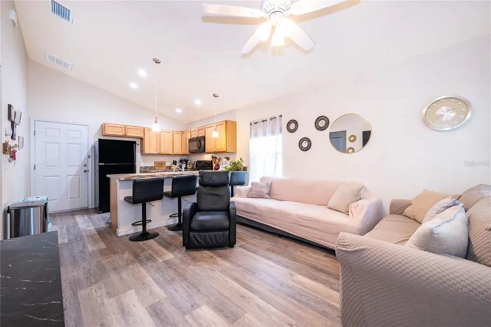 1360 COTTAGE CIRCLE Tavares, FL 32778