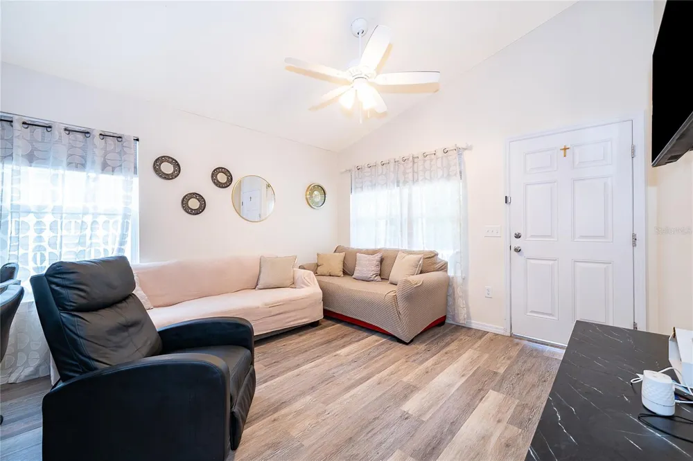 1360 COTTAGE CIRCLE Tavares, FL 32778