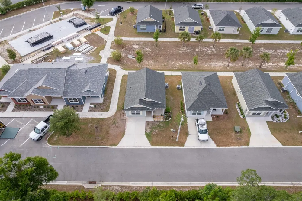 1360 COTTAGE CIRCLE Tavares, FL 32778