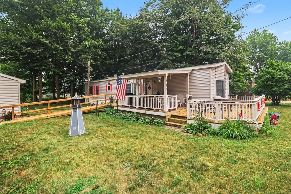 17039 3rd Street Arcadia, MI 49613