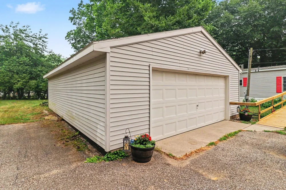 17039 3rd Street Arcadia, MI 49613