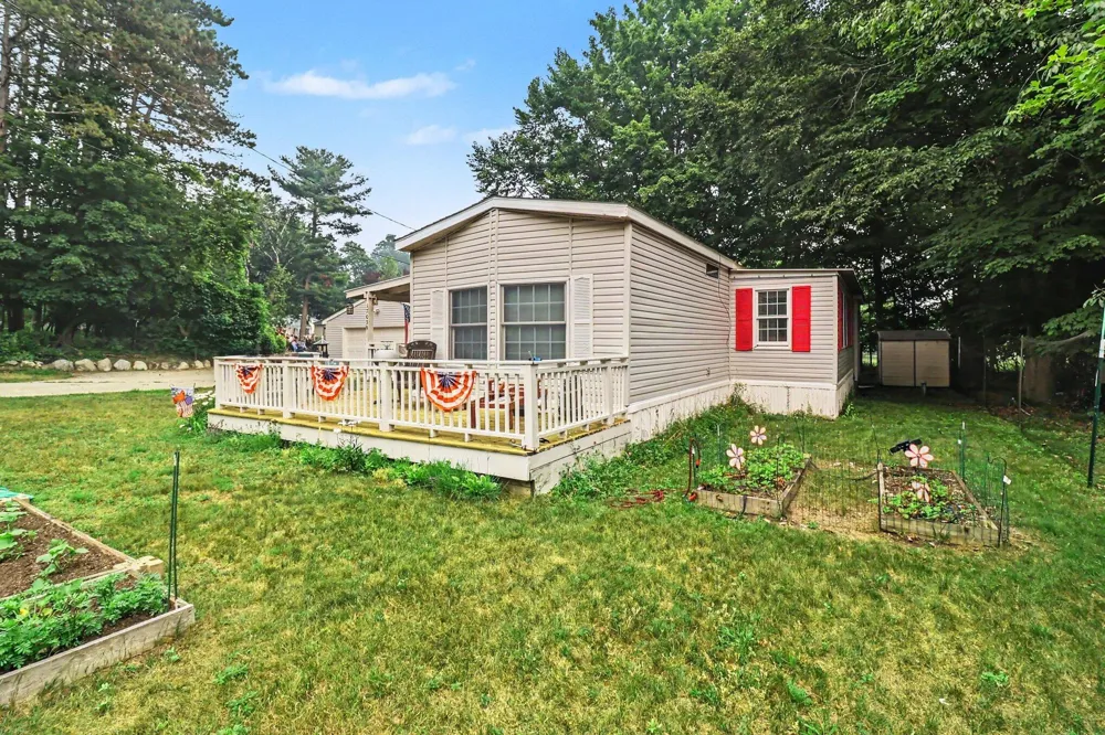 17039 3rd Street Arcadia, MI 49613