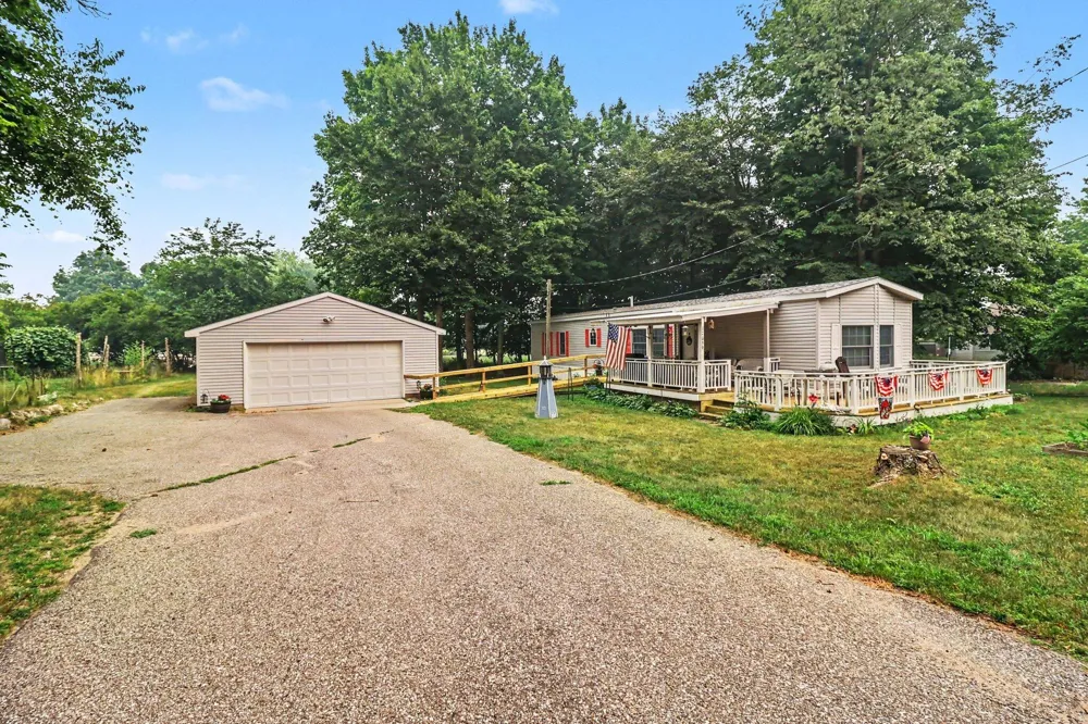 17039 3rd Street Arcadia, MI 49613