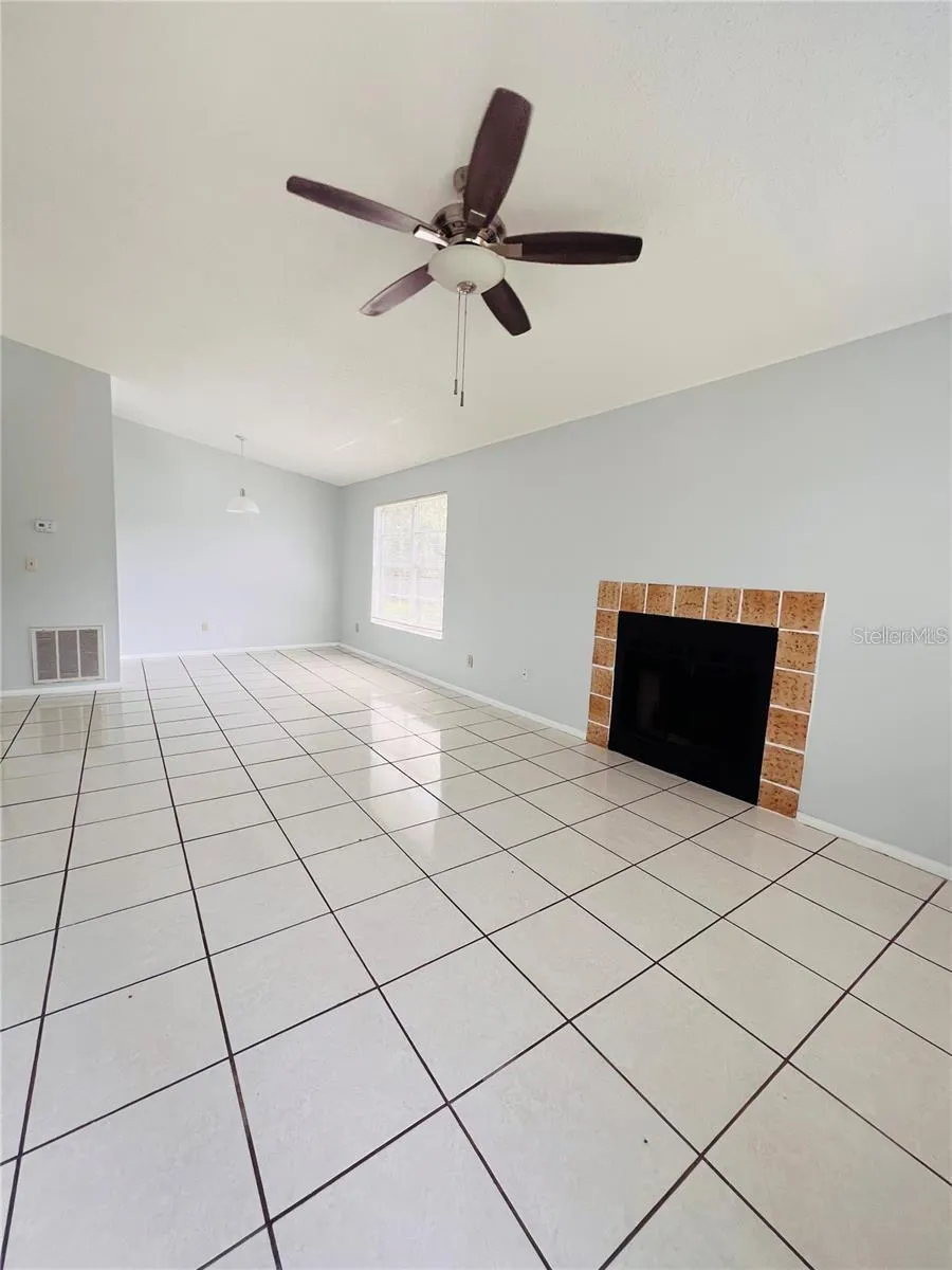 4013 DREAM OAK PLACE #201 Tampa, FL 33613