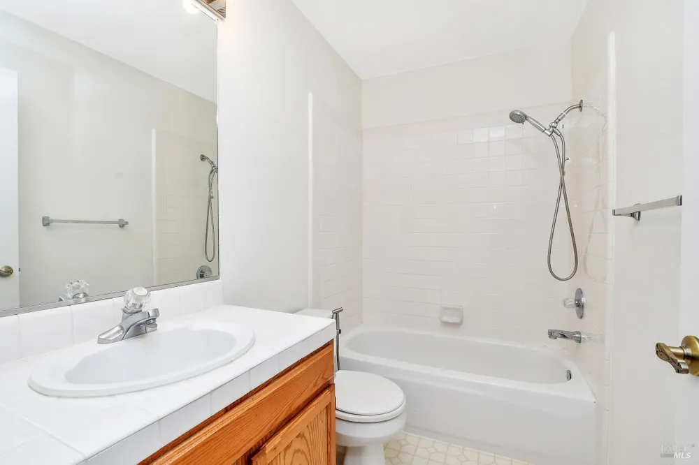 15 Knoll Drive Fairfield, CA 94534