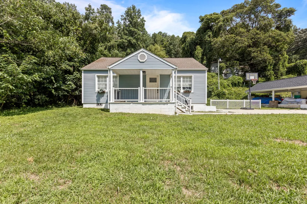 632 W Tri County Boulevard Oliver Springs, TN 37840